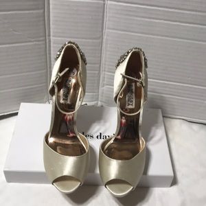 Badgley Mischka satin upper peep toe platform heels. NWOT
